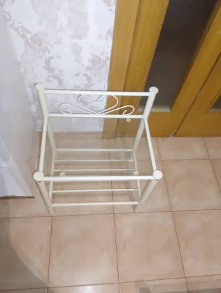 Mesita de noche cristal y metal