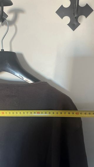 Camiseta vintage escotada con estampado