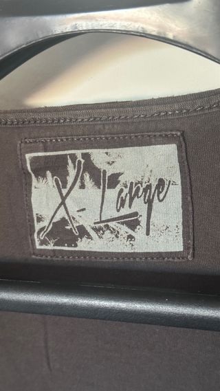 Camiseta vintage escotada con estampado