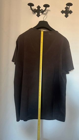 Camiseta vintage escotada con estampado