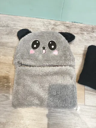 Gorro y buff oso panda gris y negro 7€