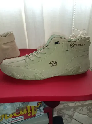 Scarpe beige con lacci elastici