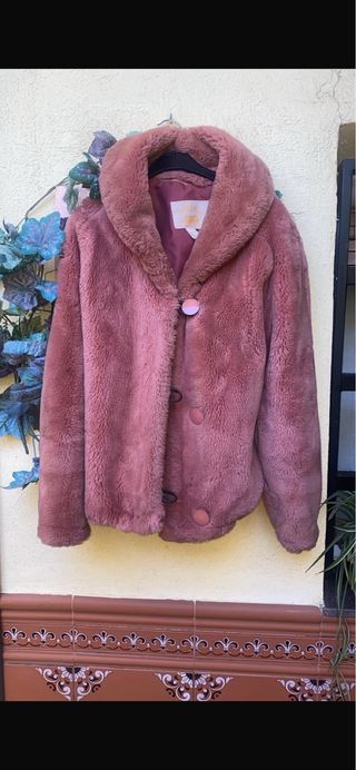 Chaqueta rosa de pelo sintético