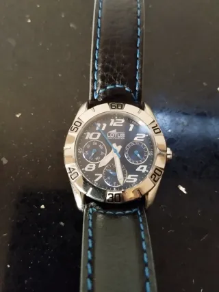 Reloj Lotus Negro y Plateado