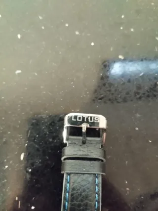 Reloj Lotus Negro y Plateado