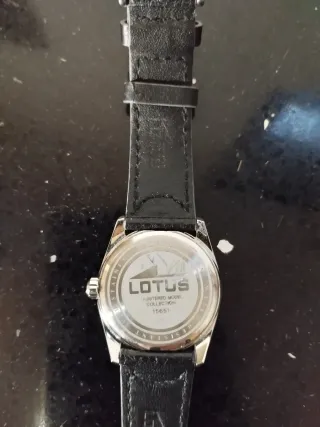 Reloj Lotus Negro y Plateado