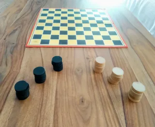 2 Juegos de mesa / Ludo + Damas / Antigüedad