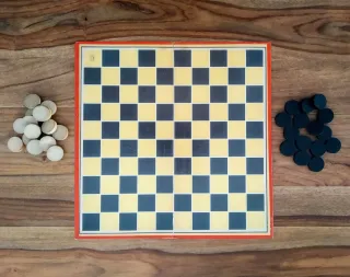 2 Juegos de mesa / Ludo + Damas / Antigüedad