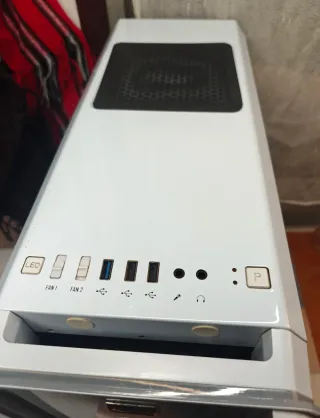 Torre Nox, Placa Gigabyte B450M, Fuente Seasonic