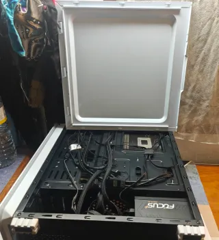 Torre Nox, Placa Gigabyte B450M, Fuente Seasonic