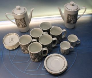 Pontesa. Café Monky. Caffettiere, tazze e piatti. 24 pezzi.