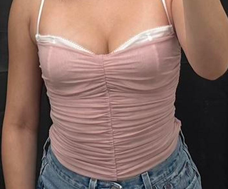 Corsé rosa con tirantes finos