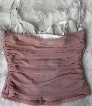 Corsé rosa con tirantes finos