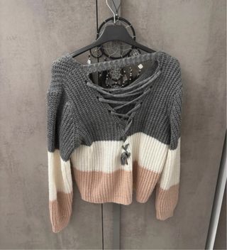 Maglione con schiena scoperta