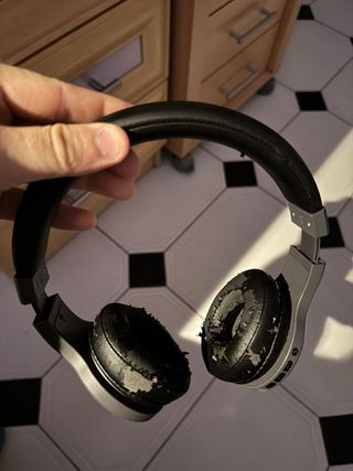 Cascos Bluetooth Over-Ear Gris y Negros