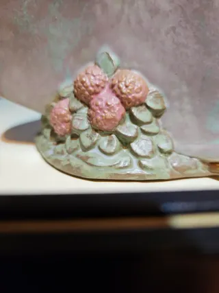 Figura porcelana  gres Niña con Perros y pamela