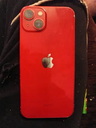2 iPhones  13 Rojo incluye  base para cargar