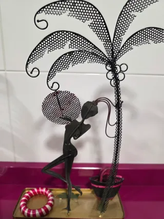 Colgador joyero palmera con figura