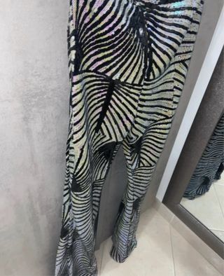 Pantaloni eleganti con paillettes