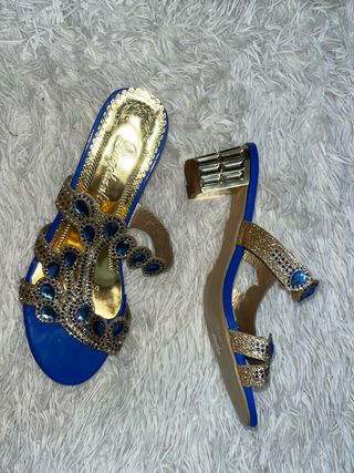 Sandalias Azules y Doradas con Pedrería