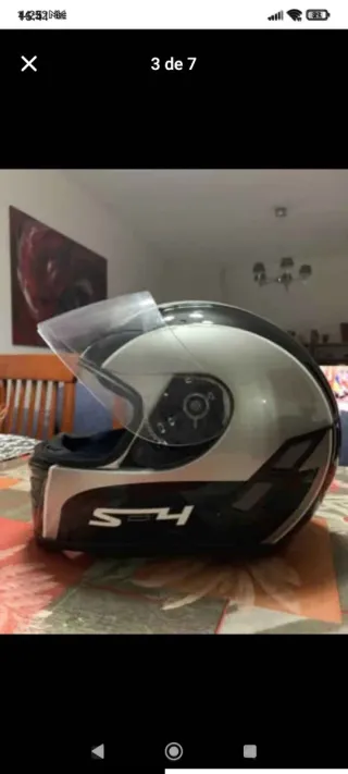 Capacete AGV preto e branco tamanho XS.