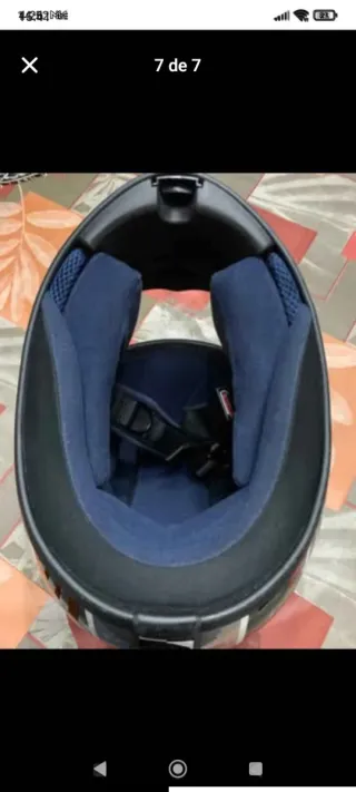 Capacete AGV preto e branco tamanho XS.