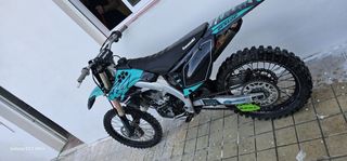 Kawasaki moto de campo 450 del año 2011