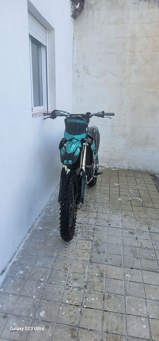 Kawasaki moto de campo 450 del año 2011