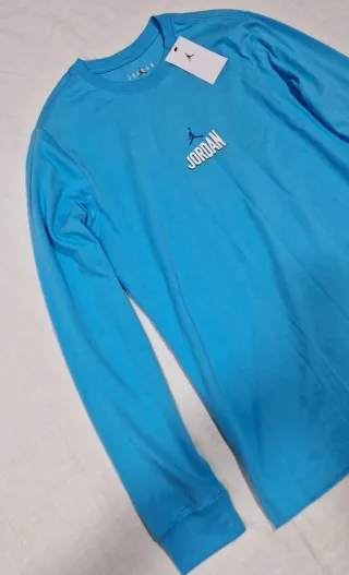 Camiseta Jordan Flight Club Manga Larga Azul.