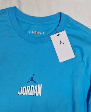 Camiseta Jordan Flight Club Manga Larga Azul.