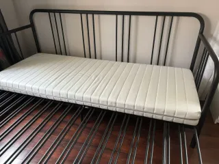 Diván Ikea FYRESDAL Negro Metal SOFÁ CAMA