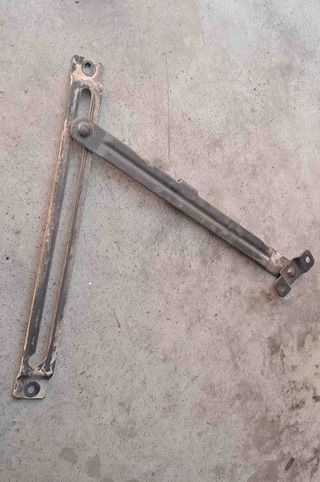 Guia corredera porton trasero Nissan Terrano II