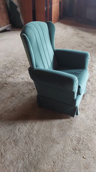 Sillón de terciopelo color verde azulado