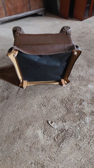 Sillón de tela marrón