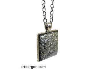 Collar de electronite / orgonite cuadrado