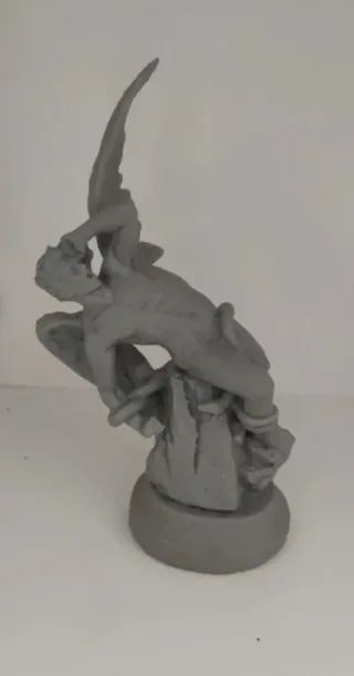 Figura Ángel Caído del parque Retiro de madrid