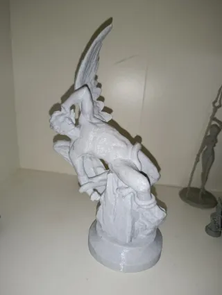 Figura Ángel Caído del parque Retiro de madrid