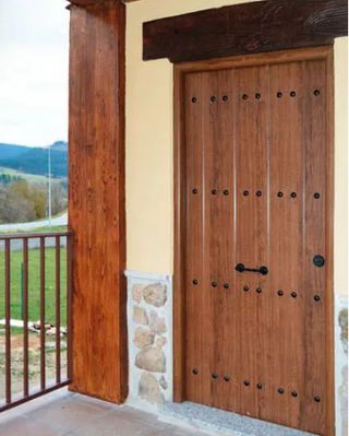 PUERTA EXTERIOR METÁLICA RUSTICA ROBLE CLAVOS