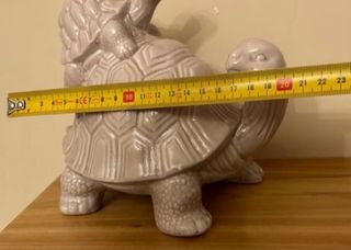 Statua tartarughe in ceramica beige