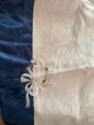 Copriletto Raso Bianco con Bordi Blu