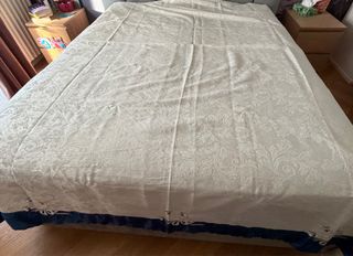 Copriletto Raso Bianco con Bordi Blu