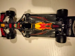 Bburago RB16 Aston Martin Red Bull 1:24