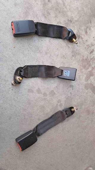 Hebilla cinturon seguridad Nissan Terrano II.