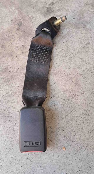 Hebilla cinturon seguridad Nissan Terrano II.