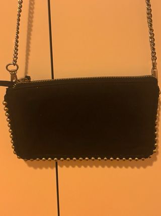 Bolso Zara ante negro con cadena plateada