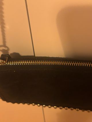 Bolso Zara ante negro con cadena plateada