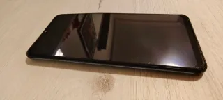 Vivo Y70: Smartphone con schermo leggermente piegato, perfettamente funzionante, appena formattato