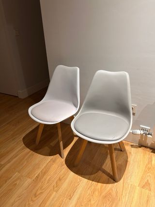 Juego de 2 sillas gris y blanca