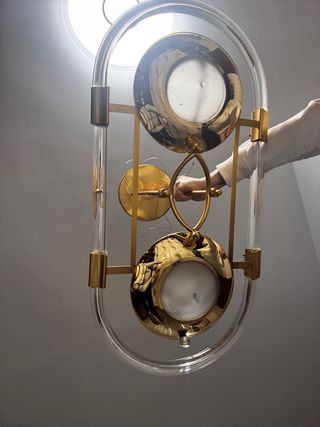 Lámpara de techo colgante dorada y transparente