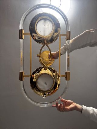 Lámpara de techo colgante dorada y transparente